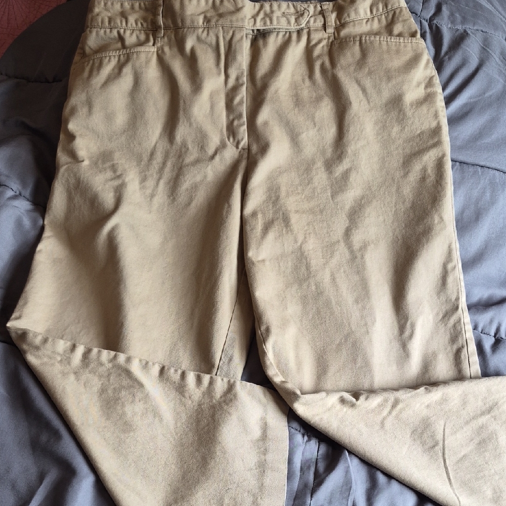Counterparts womens capris tan.